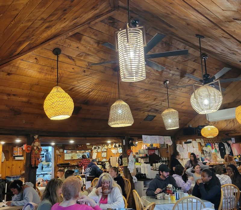 The cozy dining room gives it real Pocono character