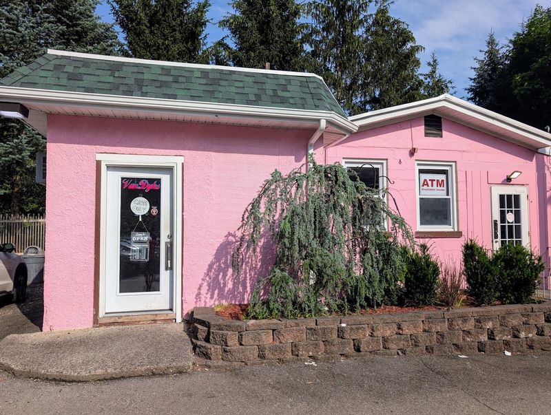 The pink cottage Bergen County keeps coming back to