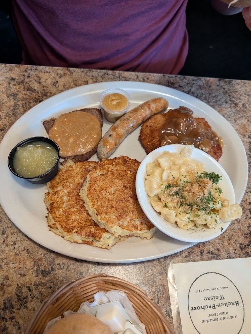 The sausage plates win over first-timers