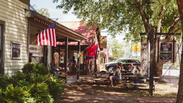 These 11 Small Towns in Tennessee Have the Kind of Charm Big Cities Can’t Match