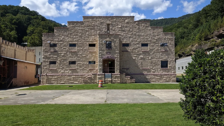 This Chilling Tennessee Prison Tour Takes You Inside a Former Maximum-Security Penitentiary