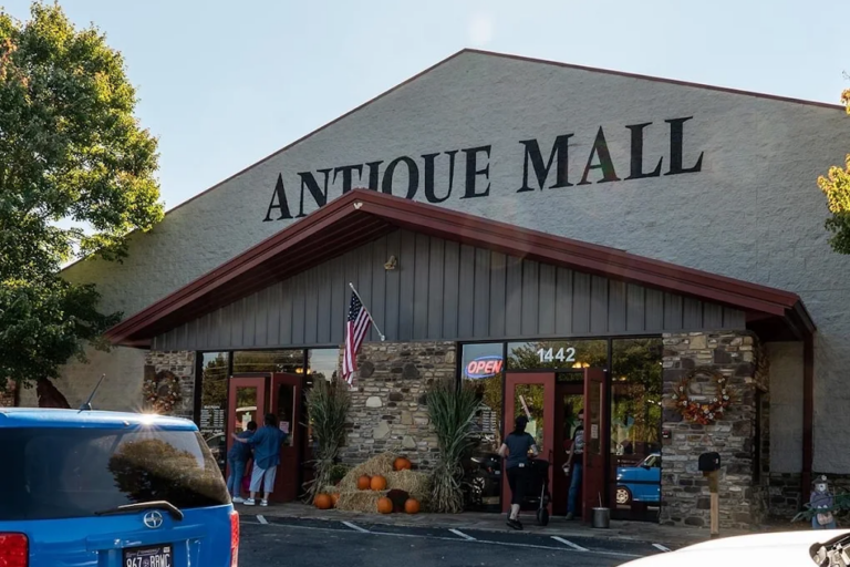 This Enormous Tennessee Antique Mall Is So Big, You Could Spend All Day Exploring It