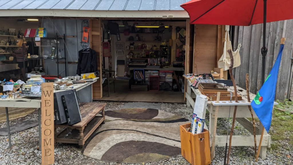 This Enormous Tennessee Flea Market Is Perfect for a Slow Weekend Wander