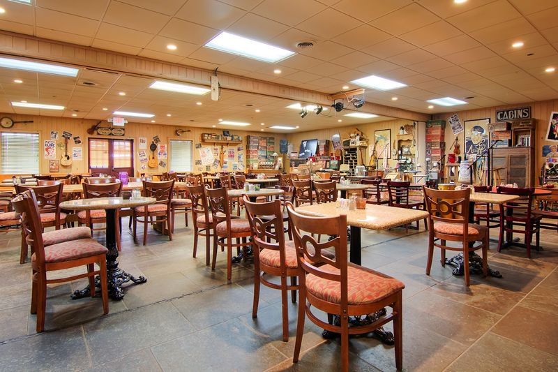 This Enormous Tennessee Smokehouse Is A BBQ Lover's Dream Stop This Enormous Tennessee Smokehouse Is A BBQ Lover's Dream Stop