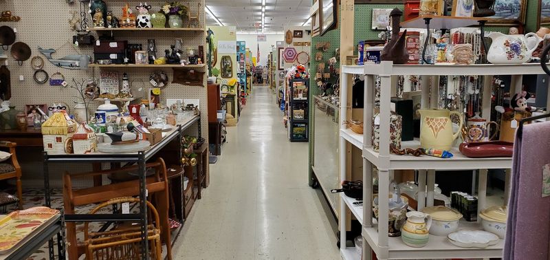 This Enormous Vintage Store In Knoxville Is A Treasure Hunter's Dream