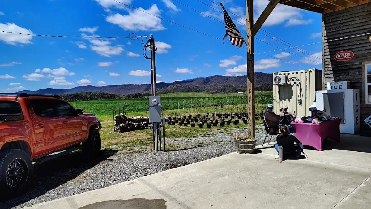 This Family-Owned Tennessee Farm Is The Place To Find Fresh Homegrown Meats And Produce