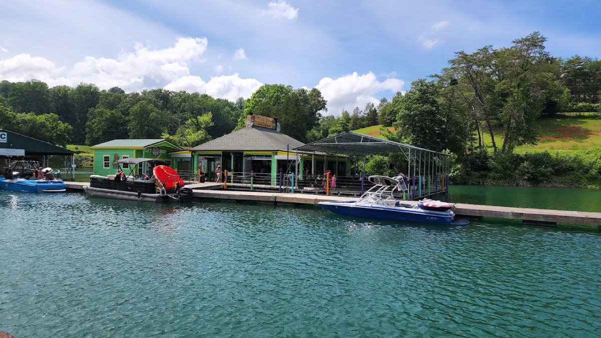This Floating Bar In Tennessee Is The Ultimate Waterfront Hangout