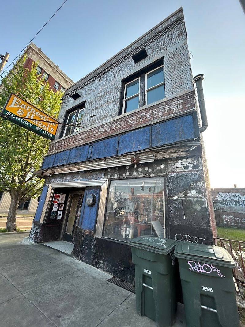This Historic Memphis Bar Has The Kind Of Haunted Reputation That Makes You Lean In Closer This Historic Memphis Bar Has The Kind Of Haunted Reputation That Makes You Lean In Closer