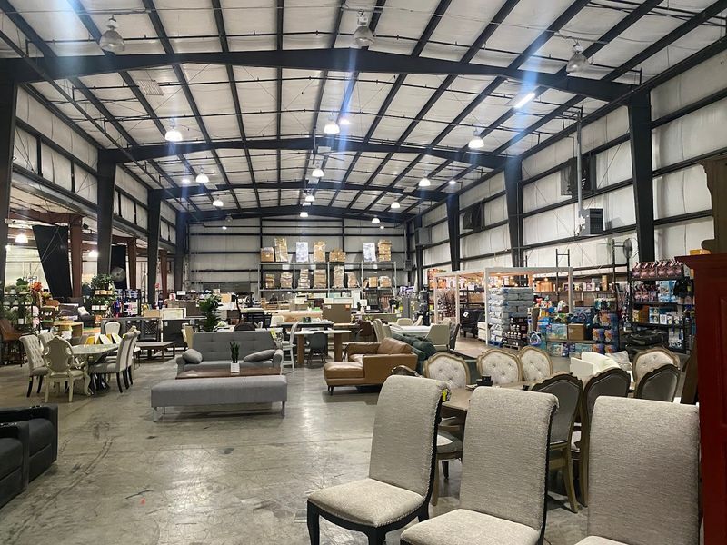 This Mt. Juliet Overstock Store Is The Kind Of Place Where Deals Don't Stay Put For Long