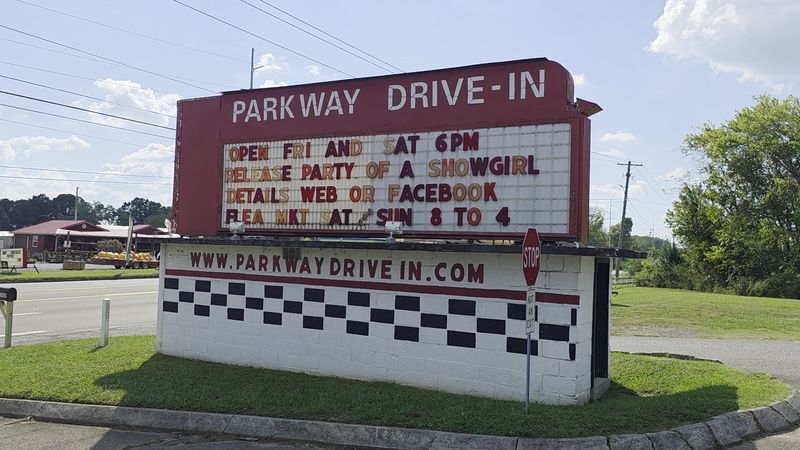 This Retro Drive-In Theater In Maryville Feels Like A Night Out From Another Era