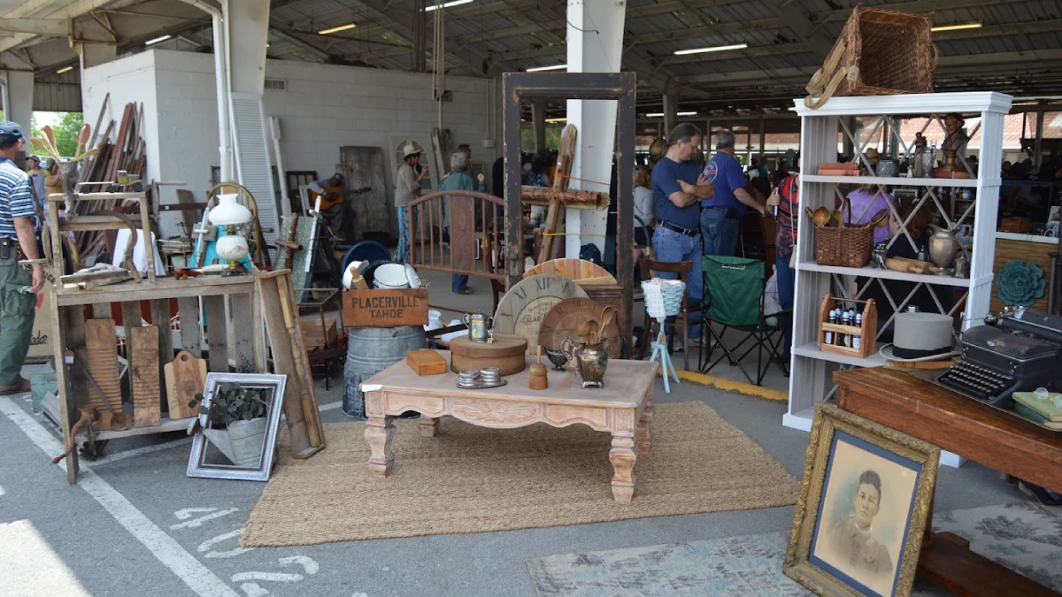 This Sprawling Tennessee Flea Market Has Rare Finds, Vintage Gems, And Unbeatable Deals