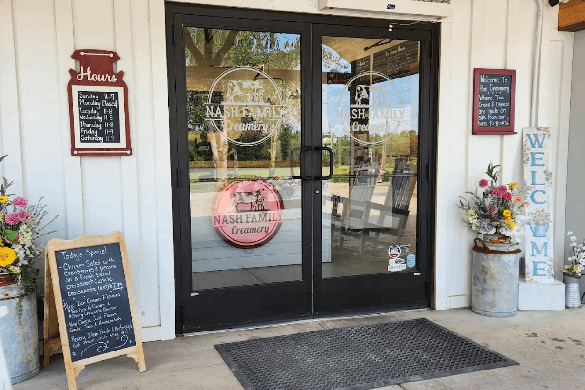 This Tennessee Creamery Lets You Tour A Working Dairy Farm And Taste Local Cheese