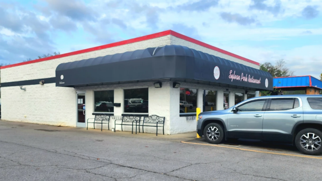 This Tennessee Neighborhood Restaurant Serves the Kind of Comfort Food Locals Keep Coming Back For