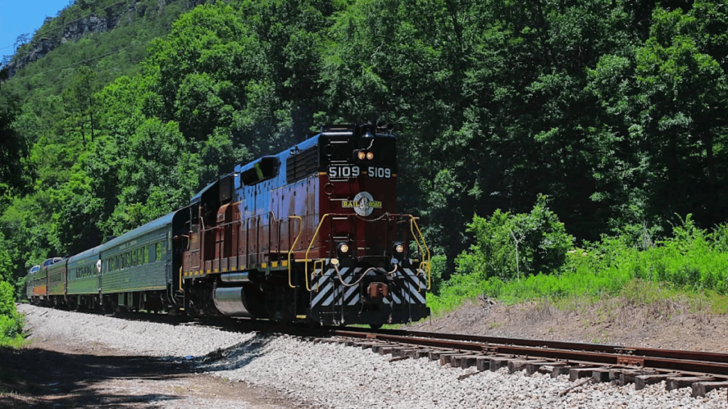 This Tennessee Train Ride Serves Up Some of the State's Most Breathtaking Views