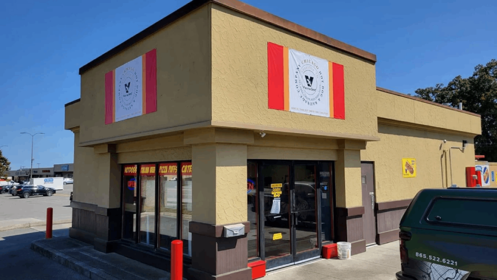 This Tiny Tennessee Restaurant Serves a Chicago-Style Hot Dog People Drive Across the State to Try