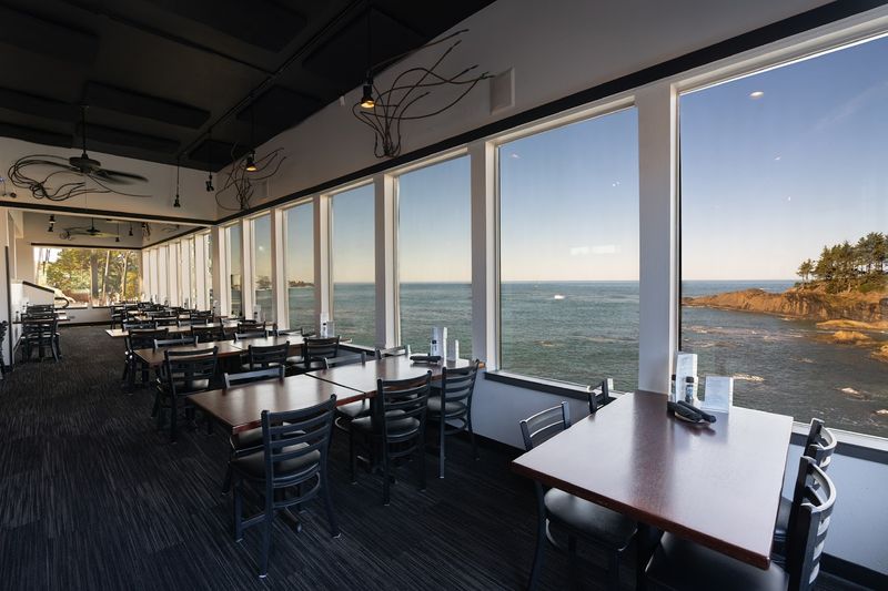 Tidal Raves Seafood Grill - Depoe Bay
