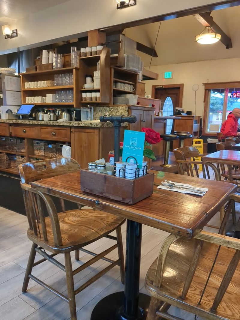Tips for Visiting Hank’s Creekside Restaurant