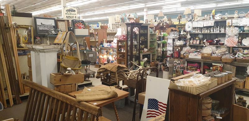 Treasure hunters will appreciate the booth-by-booth experience