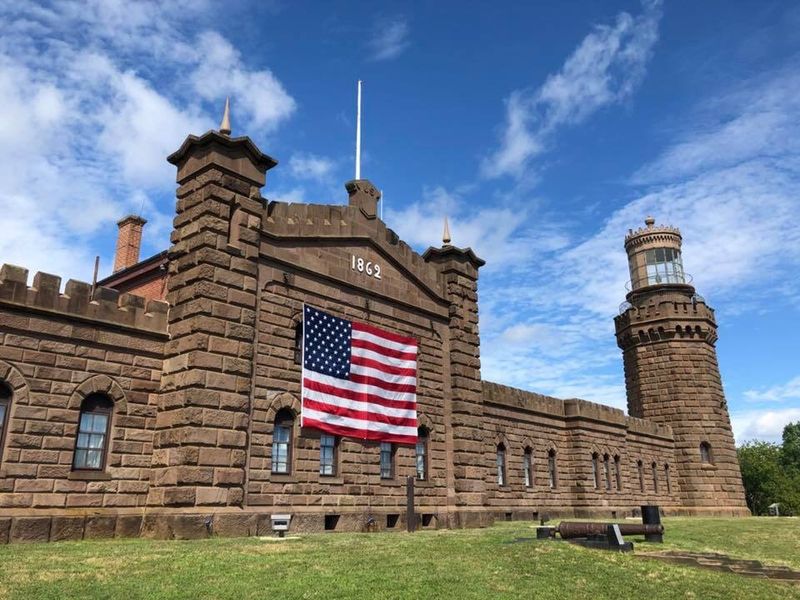 Twin Lights Historic Site, Highlands