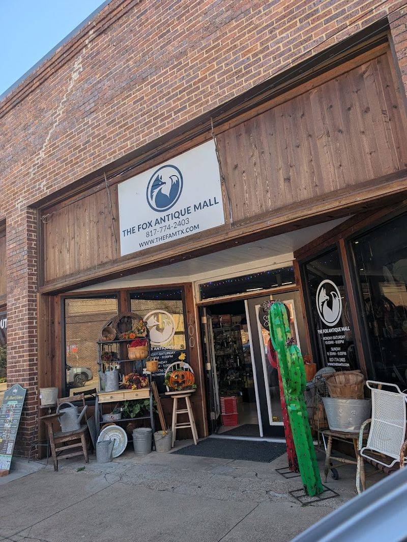 Vintage Shopping and Antique Treasures Around Every Corner Vintage Shopping and Antique Treasures Around Every Corner