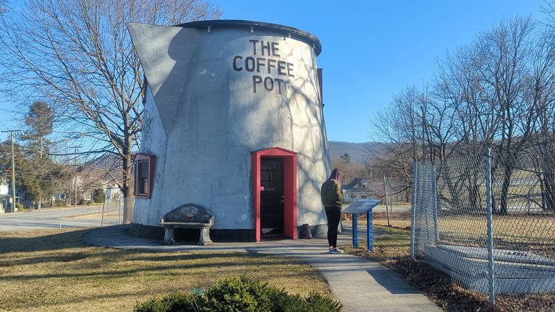 What It’s Like to Visit The Big Coffee Pot Today