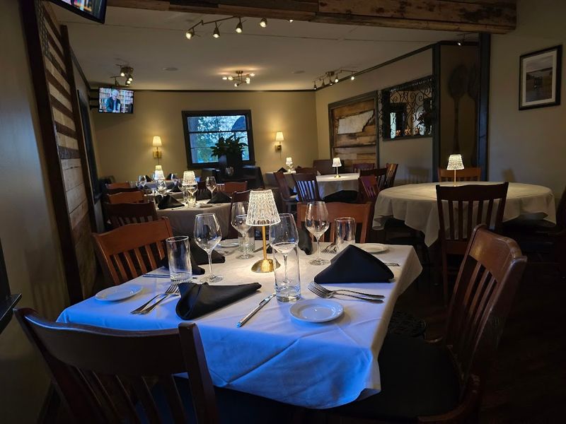 Why Diners Make the Drive to Paris for This Local Favorite