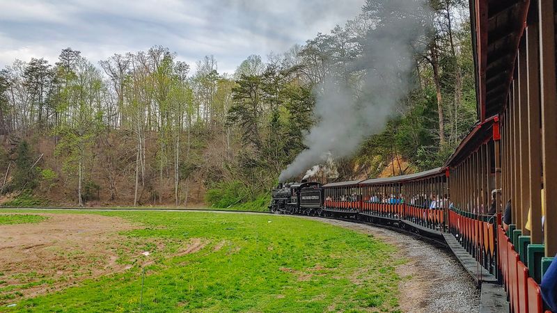Why Families Love This Classic Dollywood Attraction