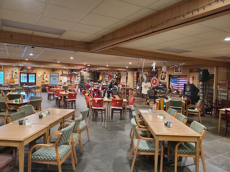 Why Jim Oliver's Smoke House Is Worth Pulling Off The Highway For Why Jim Oliver's Smoke House Is Worth Pulling Off The Highway For