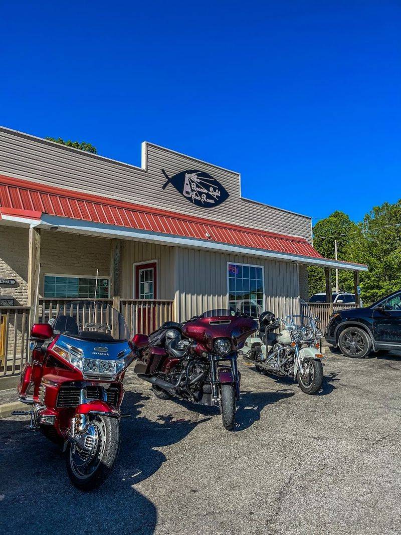 Why The Beacon Light Tea Room Belongs on Your Tennessee Road Trip List