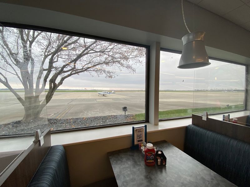 Why This Airport Diner Feels Like a Hidden Indiana Discovery Why This Airport Diner Feels Like a Hidden Indiana Discovery