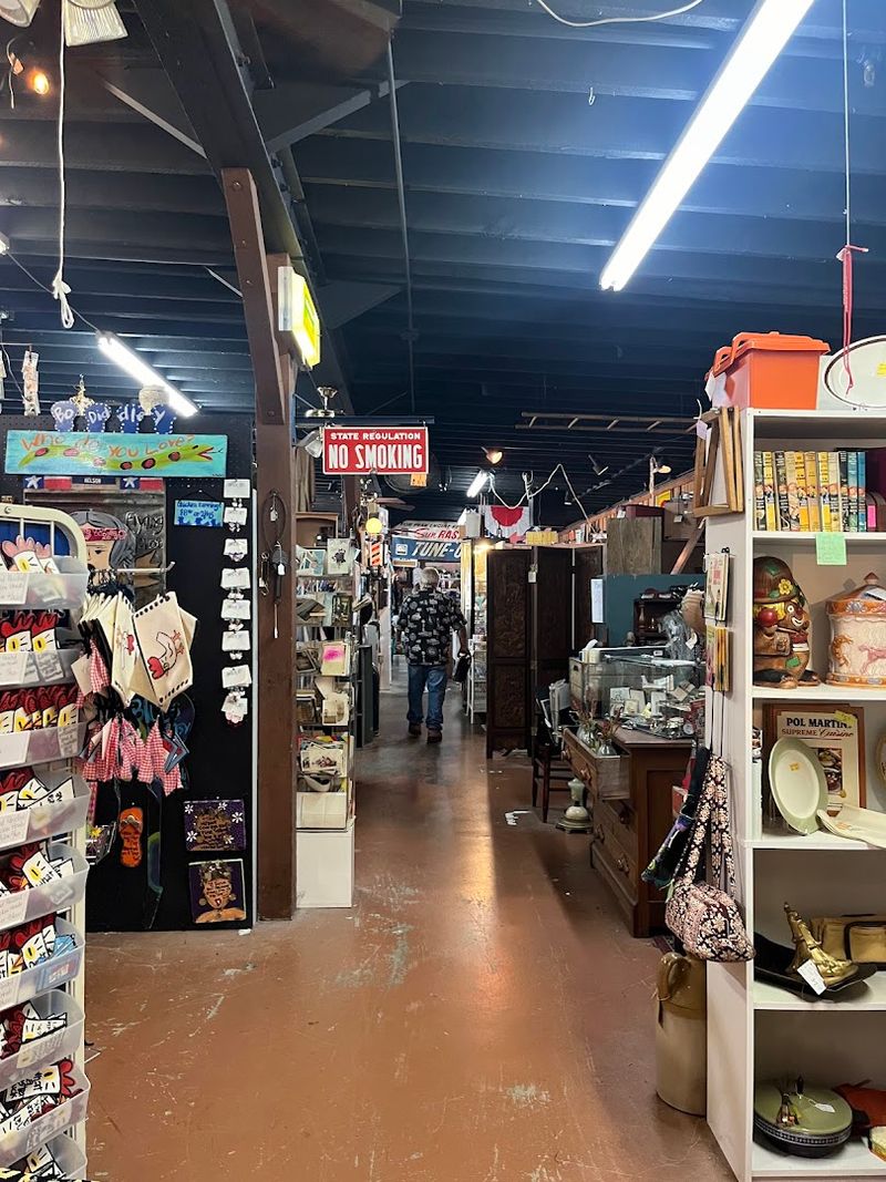 Why This Cookeville Spot Is Worth A Trip For Vintage Finds