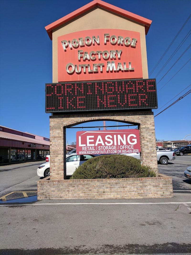 Why This Old-School Outlet Mall Still Draws Deal Seekers