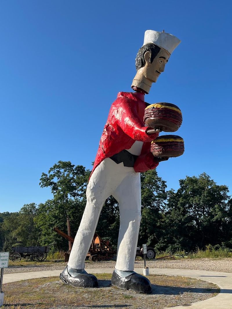 World’s Largest Bobblehead (Bellville)