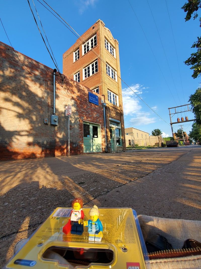 World's Smallest Skyscraper