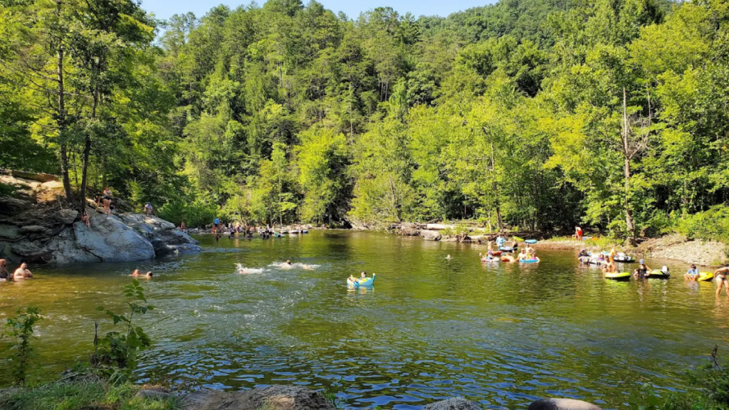 You'll Fall Head Over Heels for These 10 Stunning Tennessee Towns Where Nature Is Always Right Outside Your Door