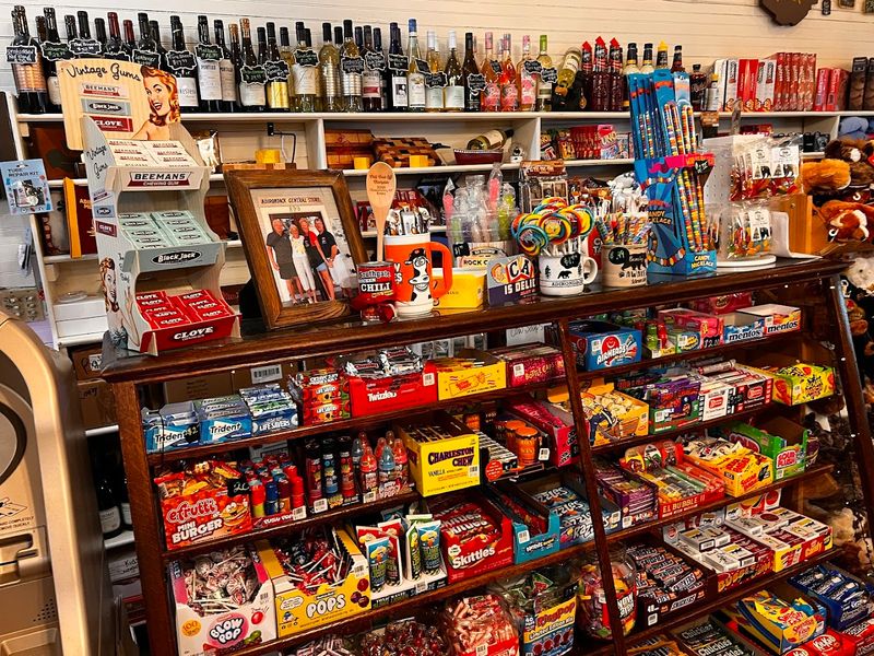 Adirondack General Store at Schroon Lake (Schroon Lake)