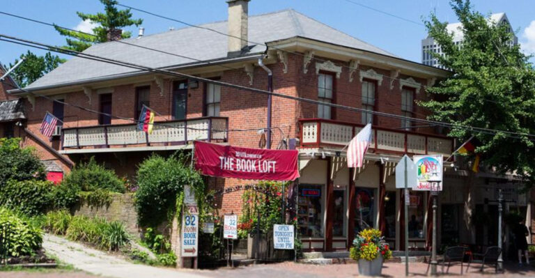 Book Lovers Are Crazy About This Giant Ohio Store Full Of Bargain Books