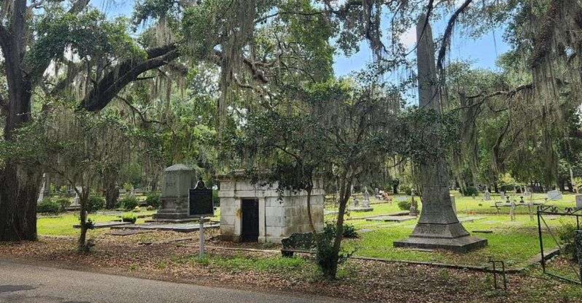 Brave Visitors Only—These 6 Eerie Alabama Spots Are Truly Creepy