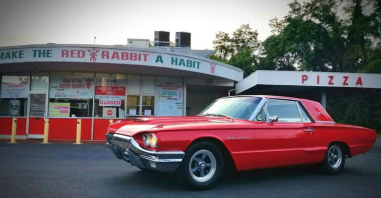 Eating At This Drive-In Along Route 322 In Pennsylvania Feels Like A Classic 1950s Roadside Diner