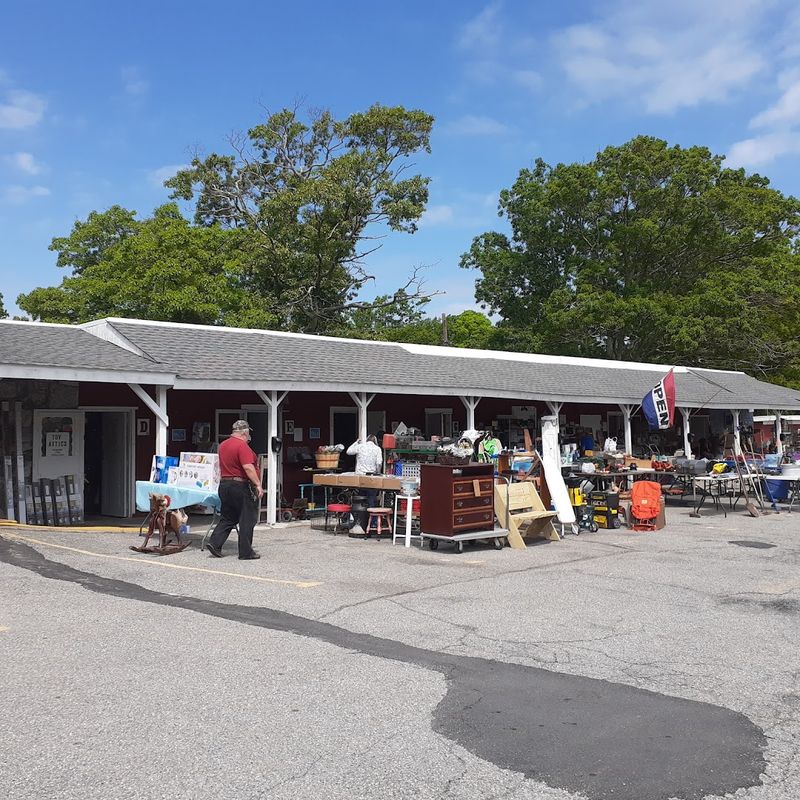 Route 177 Flea Market (Tiverton)