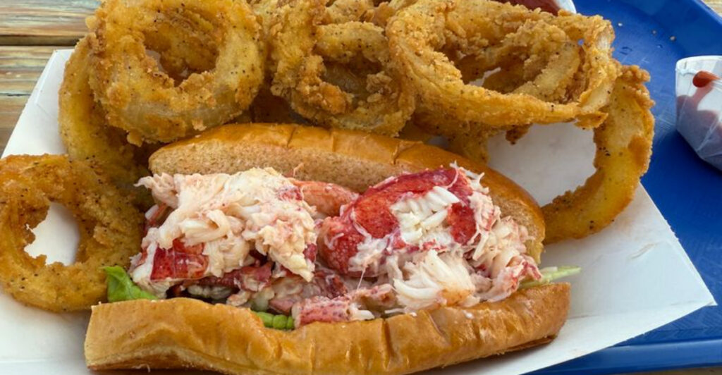 Locals Say These 7 Hole-In-The-Wall Restaurants In Maine Have The Best Lobster Rolls