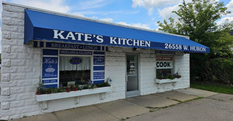 Locals Swear This Old-Fashioned Michigan Restaurant Has The Best Pie In The State