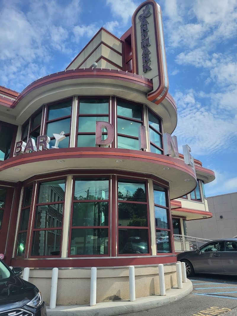 The Landmark Diner (Roslyn)