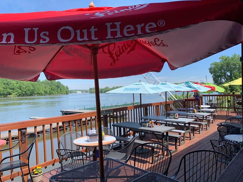 Kuchie's on the Water (Creve Coeur)