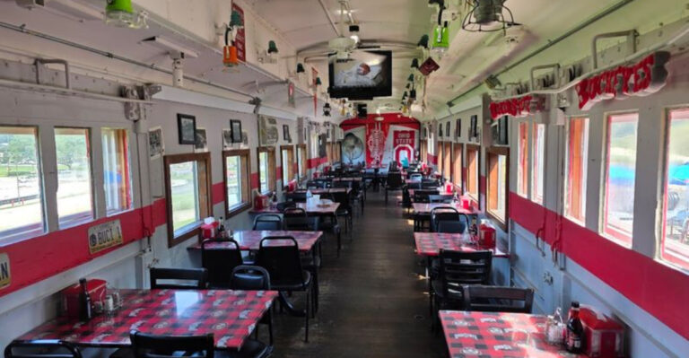 Ohio Is Home To A Classic 1950s Diner That Will Make You Feel Like A Kid Again