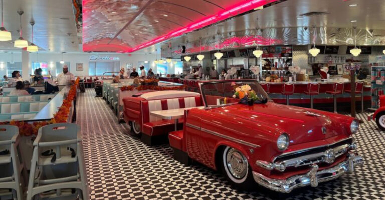 One of the Most Nostalgic 1950s Diners in America Is Hidden in Tennessee