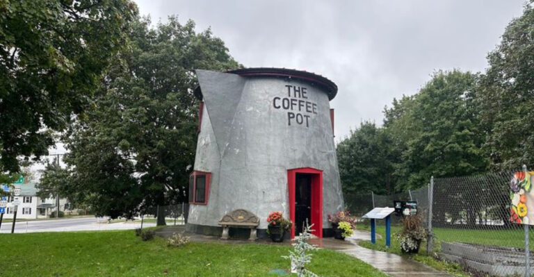 Pennsylvania’s Lincoln Highway Features An 18-Foot Coffee Pot That Has Welcomed Travelers Since The 1920s