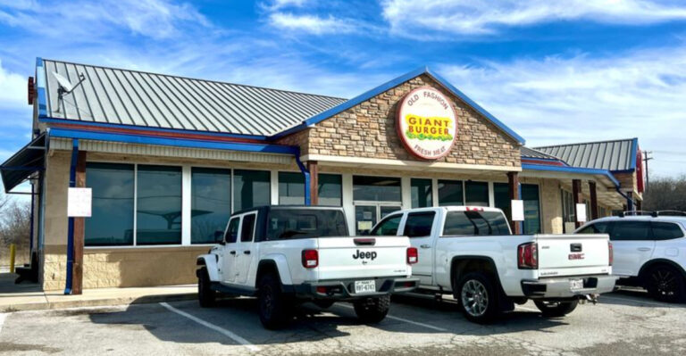 People Drive Across Texas For The Massive Cheeseburgers At This No-Frills Restaurant