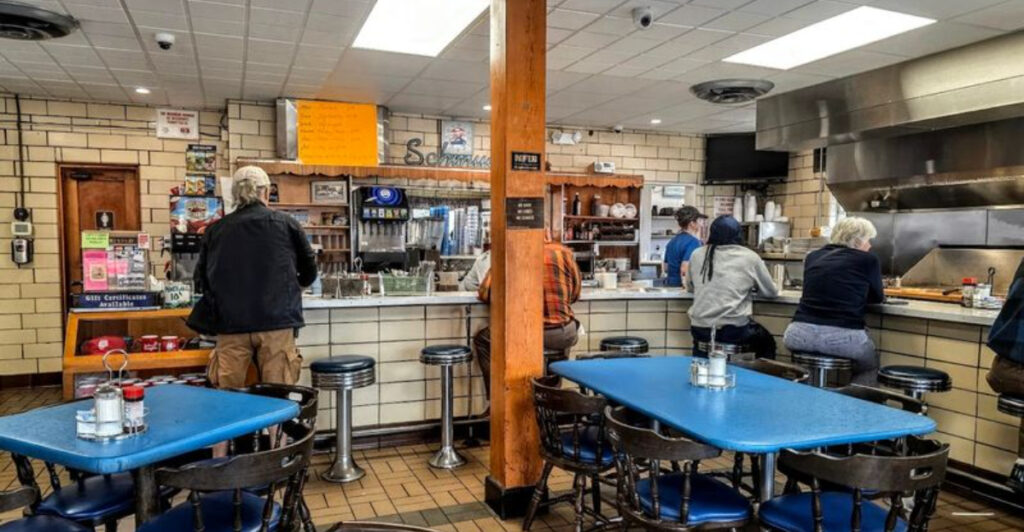 People Drive From All Over Ohio To Dine At This 77-Year-Old Iconic Restaurant