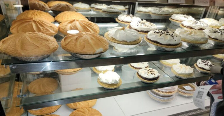 The Homemade Pies At This Amish Restaurant Are Worth Driving From Anywhere In Ohio